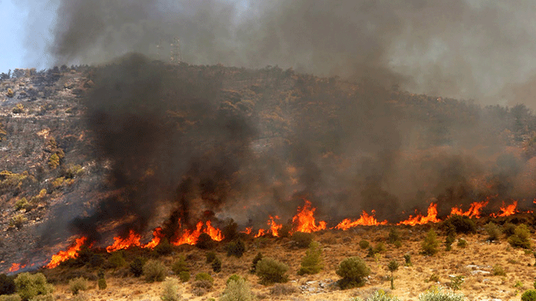 Σε εξέλιξη πυρκαγιά στο Πέραμα